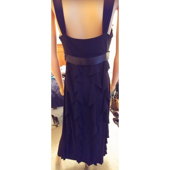 BETSY & ADAM STUNNING LONG BLACK GOWN/DRESS - Picture 4 of 6